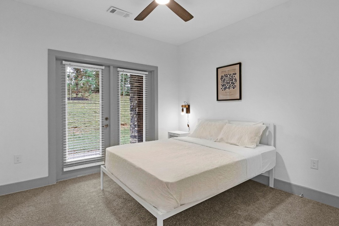 Overlook at Farragut 4001, · Unit 2/2