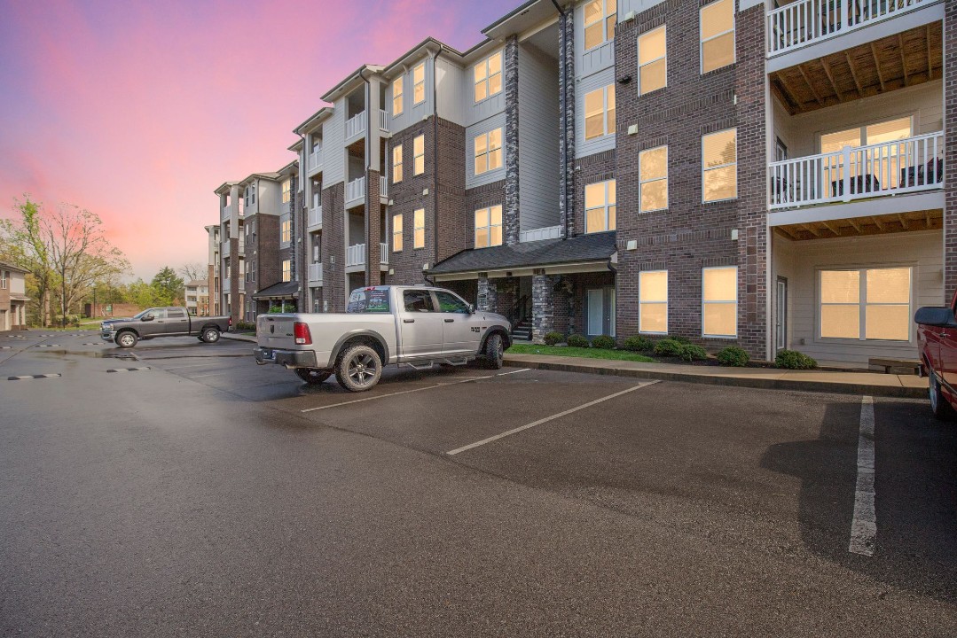 Overlook at Farragut 2302, · Unit 2/2