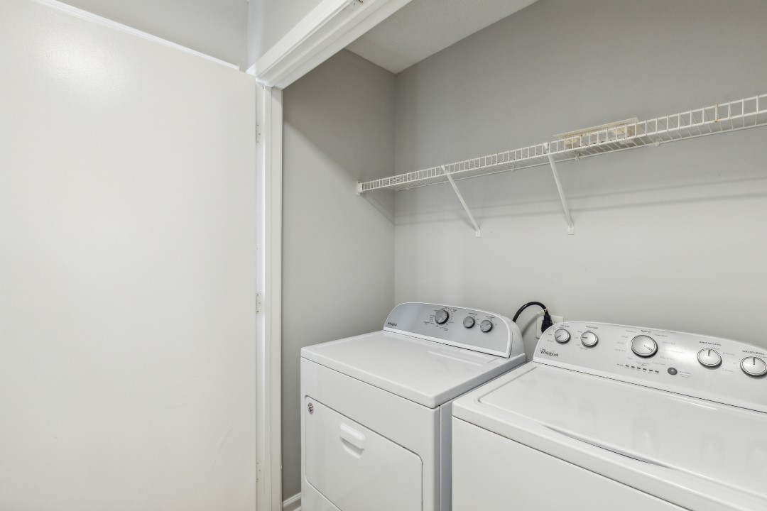 Carlson Bay, 3508-301, · Unit 2/2