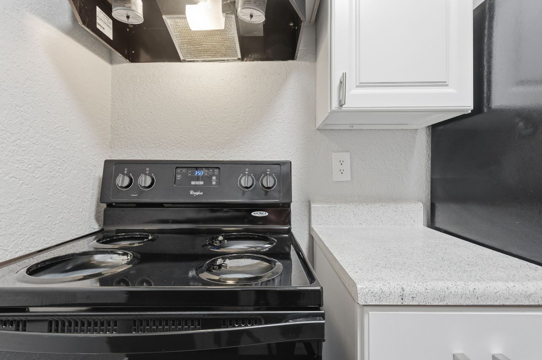 Hillcrest 8304E · Unit 1/1
