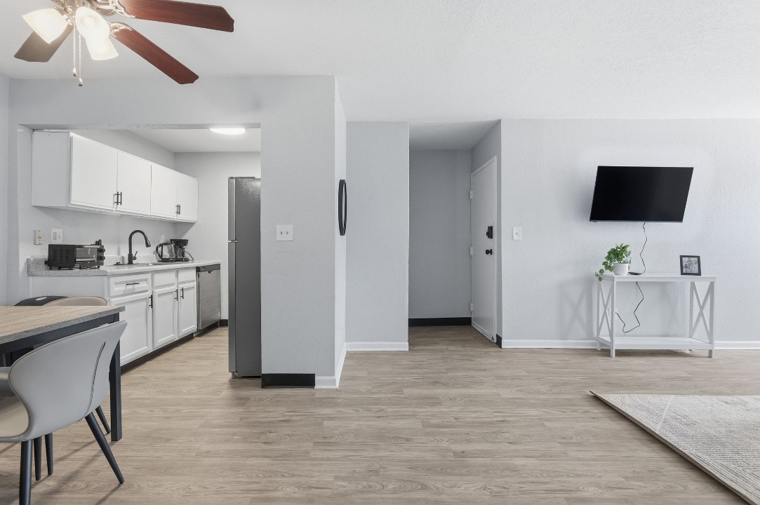 Hillcrest 8312A · Unit 1/1
