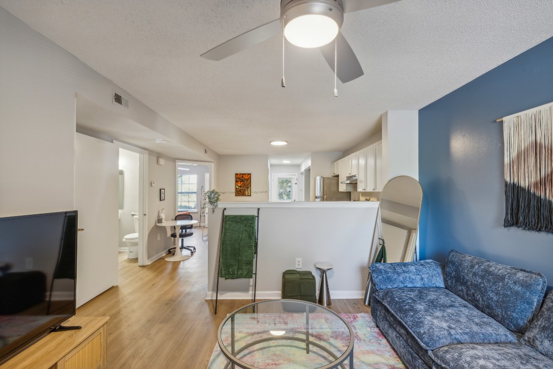 Carlson Bay, 3504-102, · Unit 2/2
