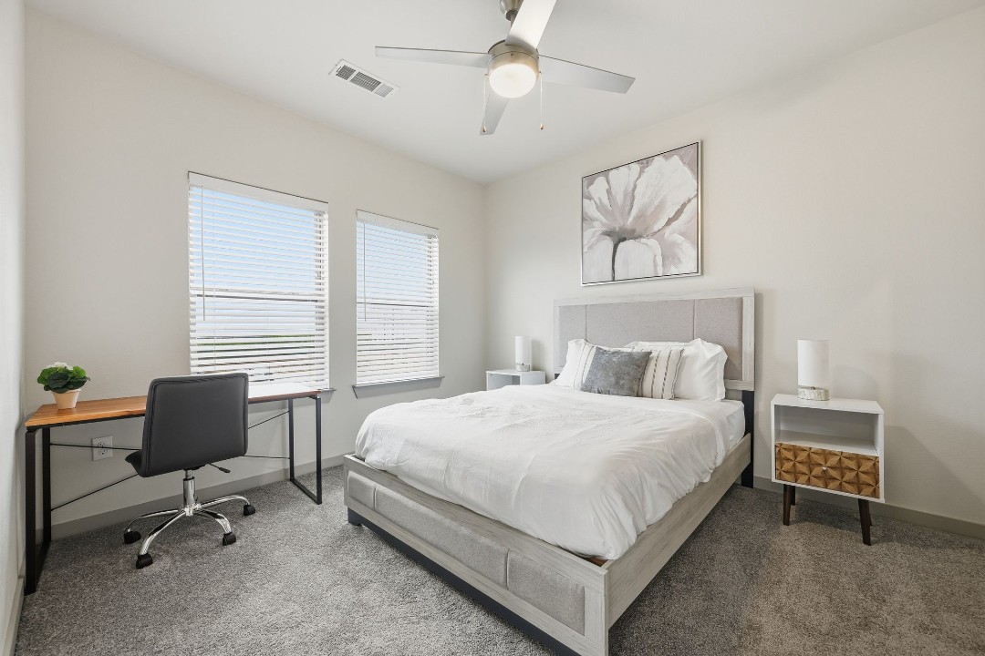 Chisholm Trace · Unit 812 2/2