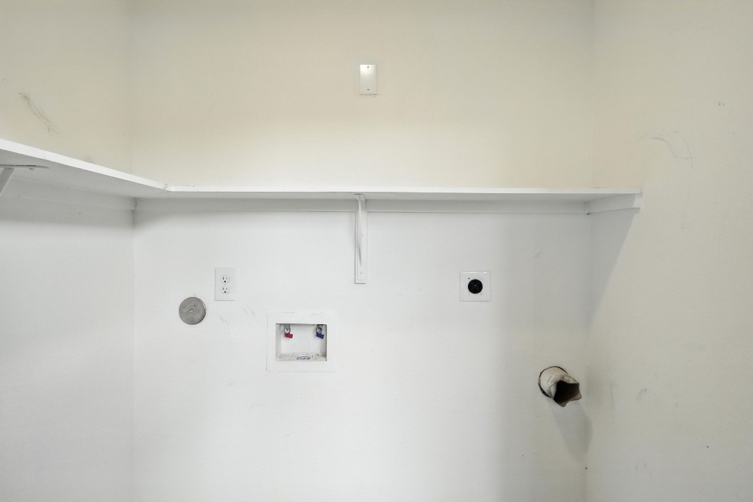 Mueller Flats · Unit 1607 1/1