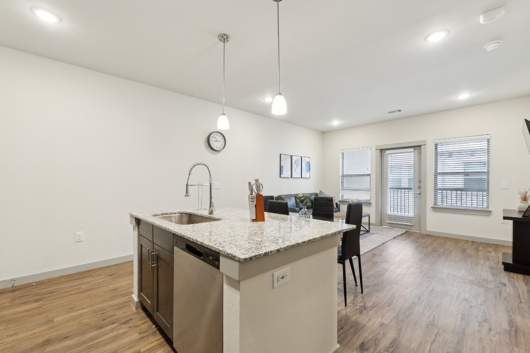 Chisholm Trace · Unit 422 2/2