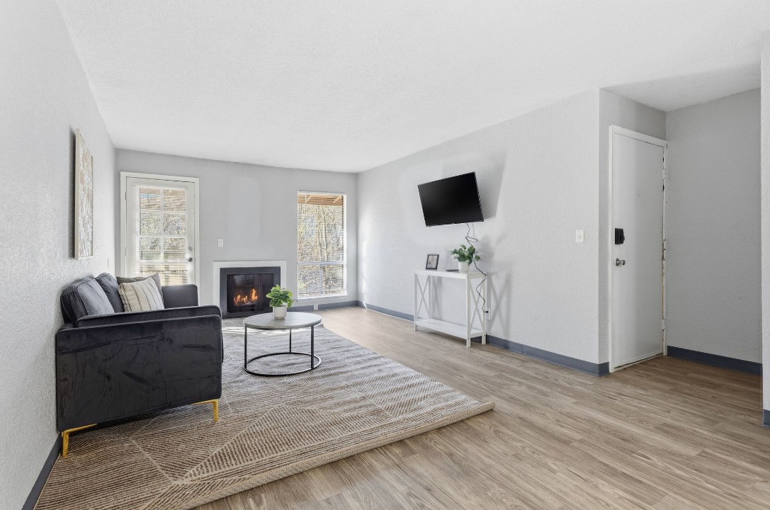 Hillcrest 8330F · Unit 1/1