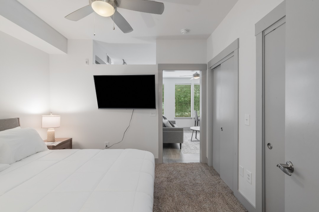 Park West 223, 1br