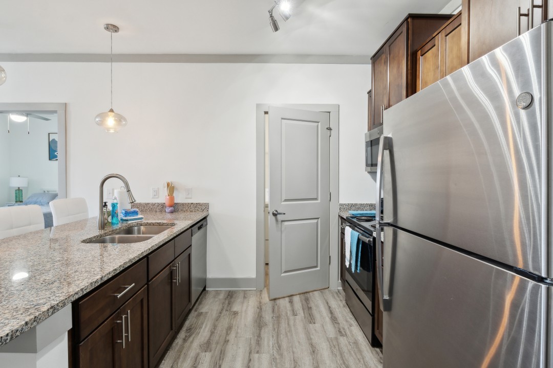 Overlook at Farragut 1214, 1BD/1BA
