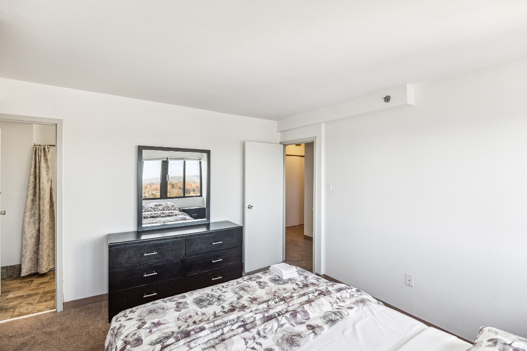 Pa Place 2401, 2br