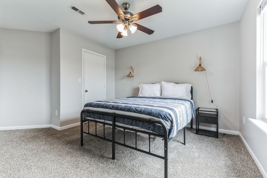 Carlson Bay, 974-301, · Unit 2/2
