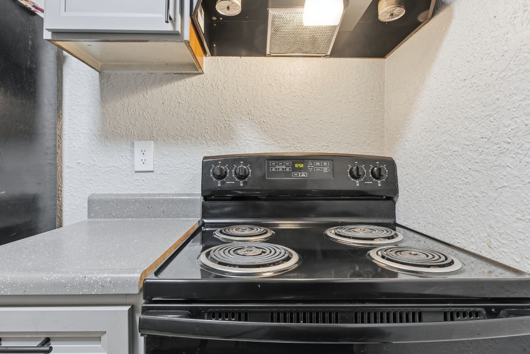 Hillcrest 5704F · Unit 1/1