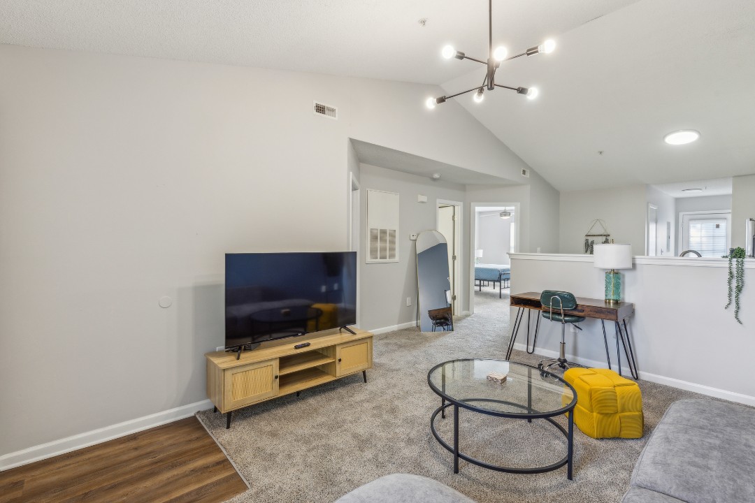 Carlson Bay, 3508-301, · Unit 2/2
