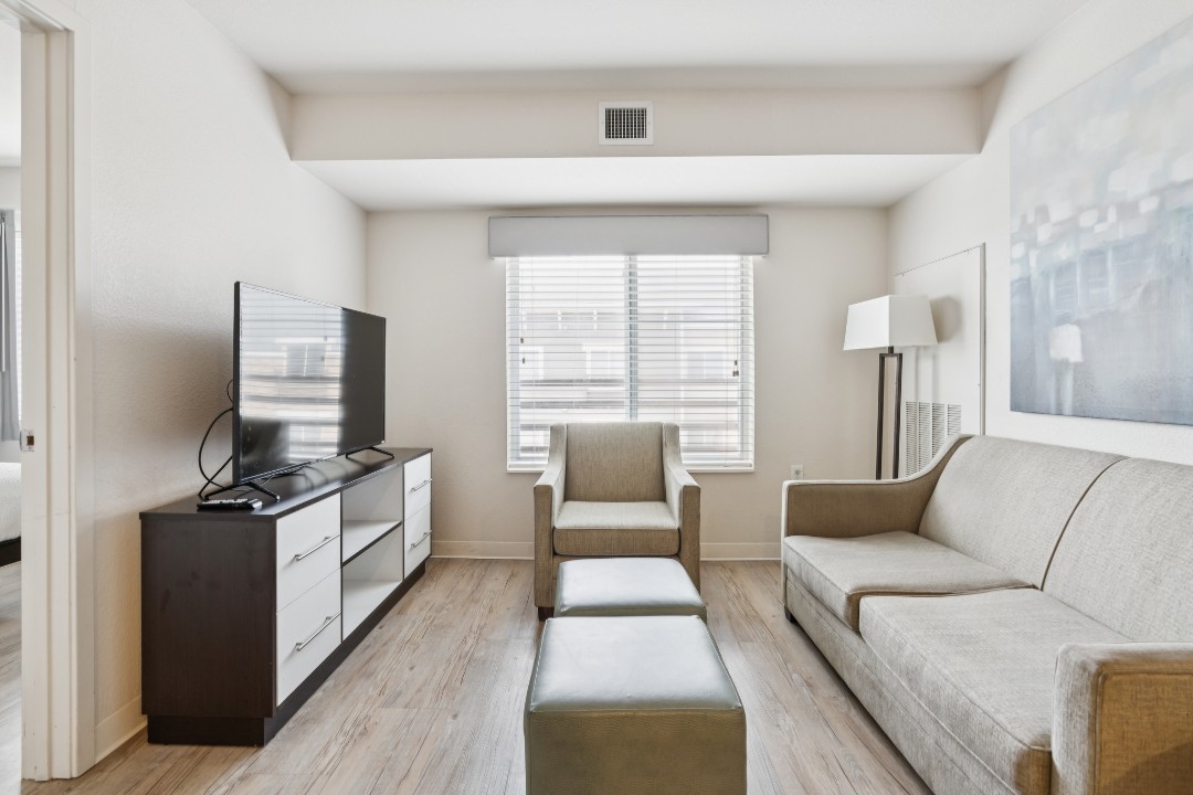 Simplicity At the Rim · Unit 1401 2/2