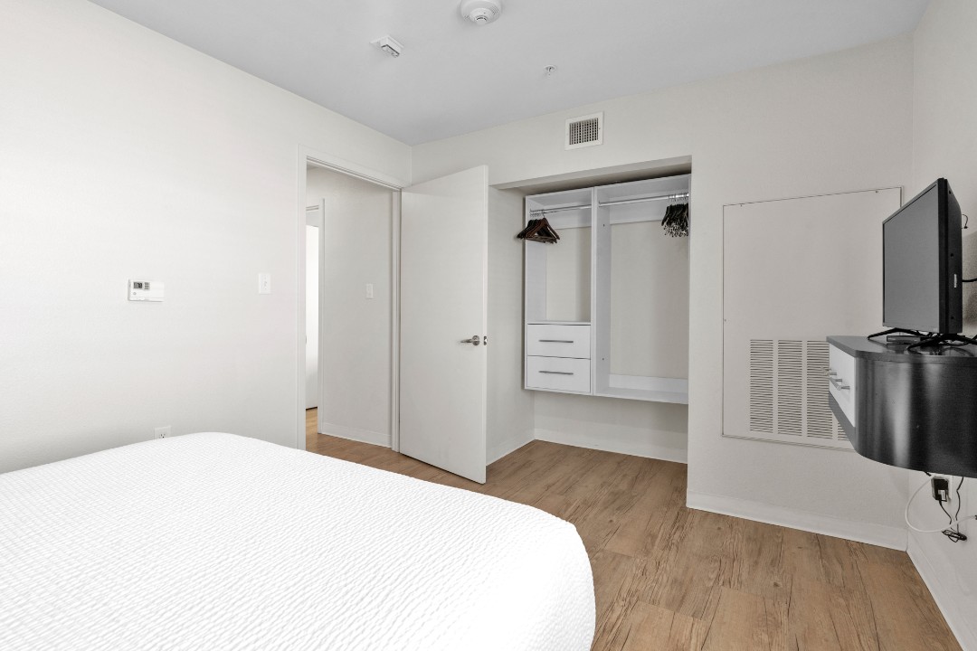 Simplicity At the Rim · Unit 1302 3/2