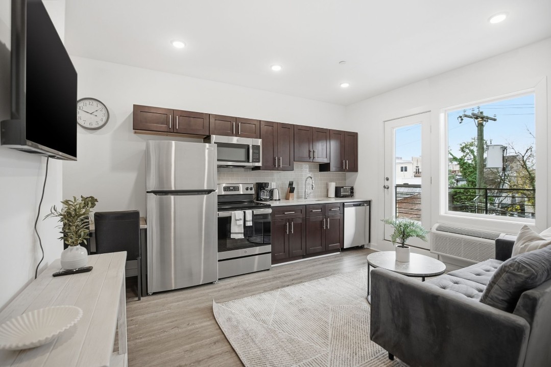 Fairmount Square 1528-3F · Unit 1/1