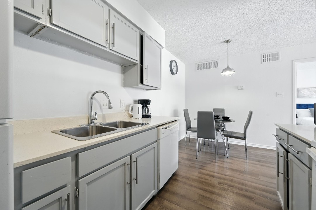 Mueller Flats · Unit 329 1/1
