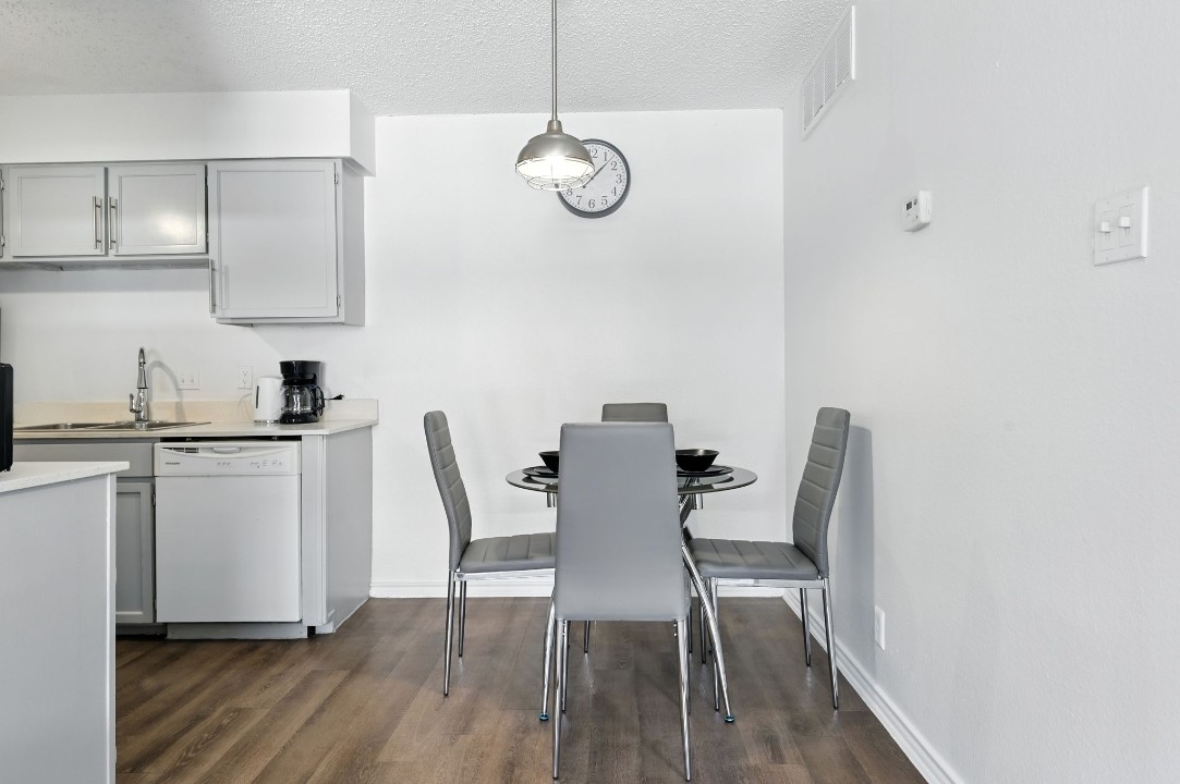Mueller Flats · Unit 329 1/1