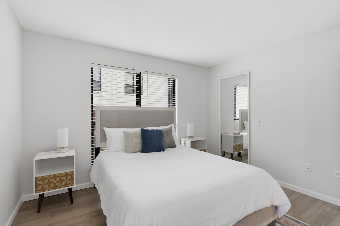Taylor at 502 · Unit unit 2200-100 2/2