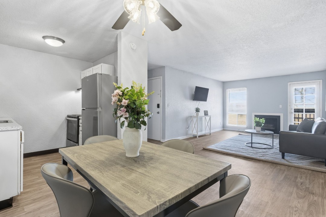 Hillcrest 8306C · Unit 1/1