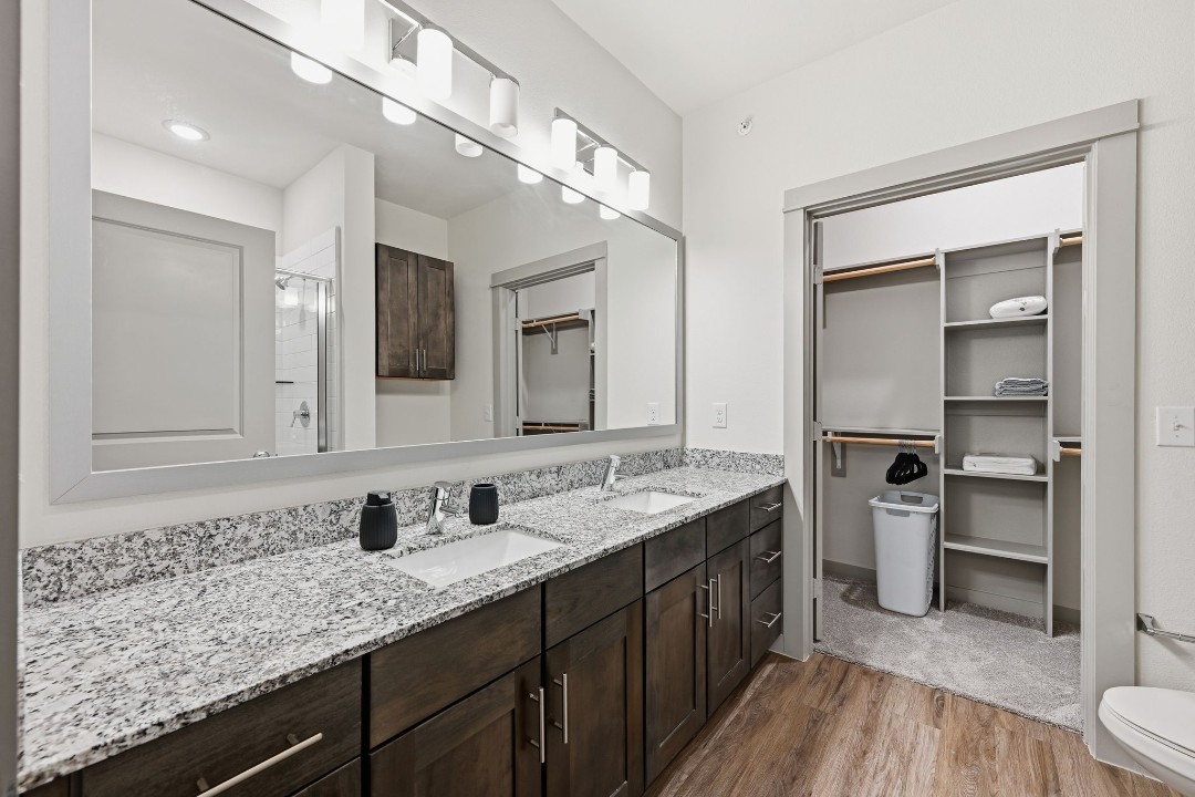 Chisholm Trace · Unit 232 2/2