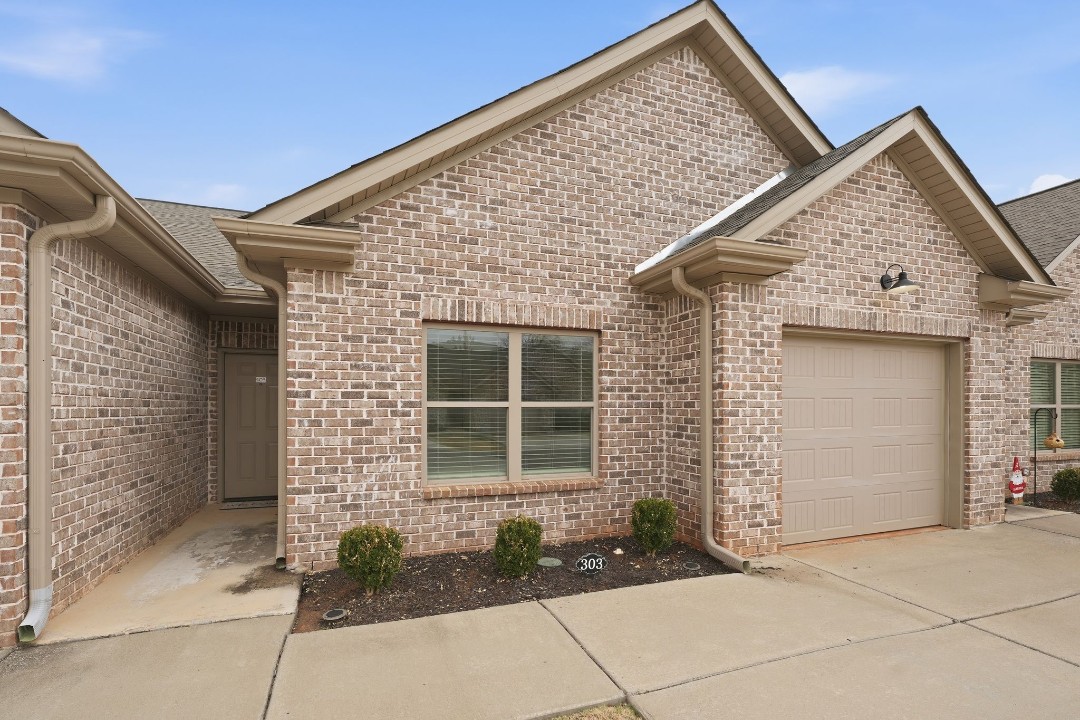 2 Bedrooms · Signature layout