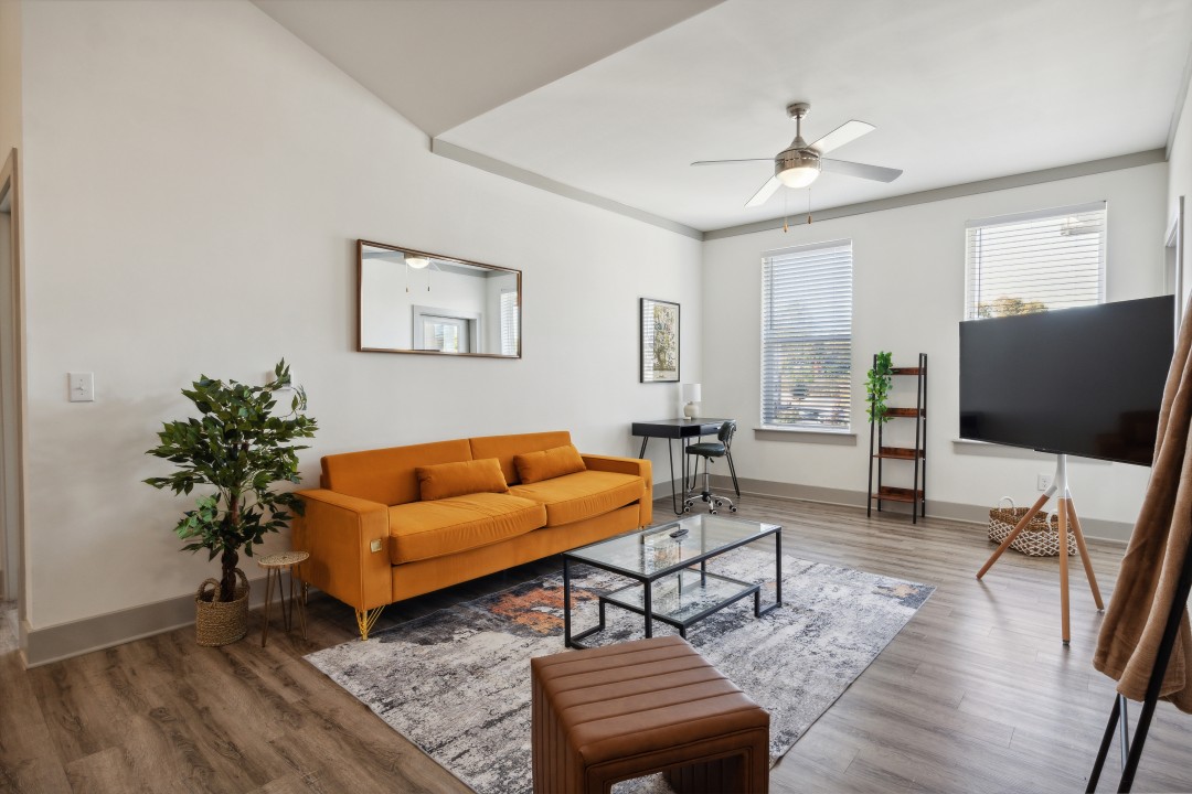 2 Bedrooms · Signature layout