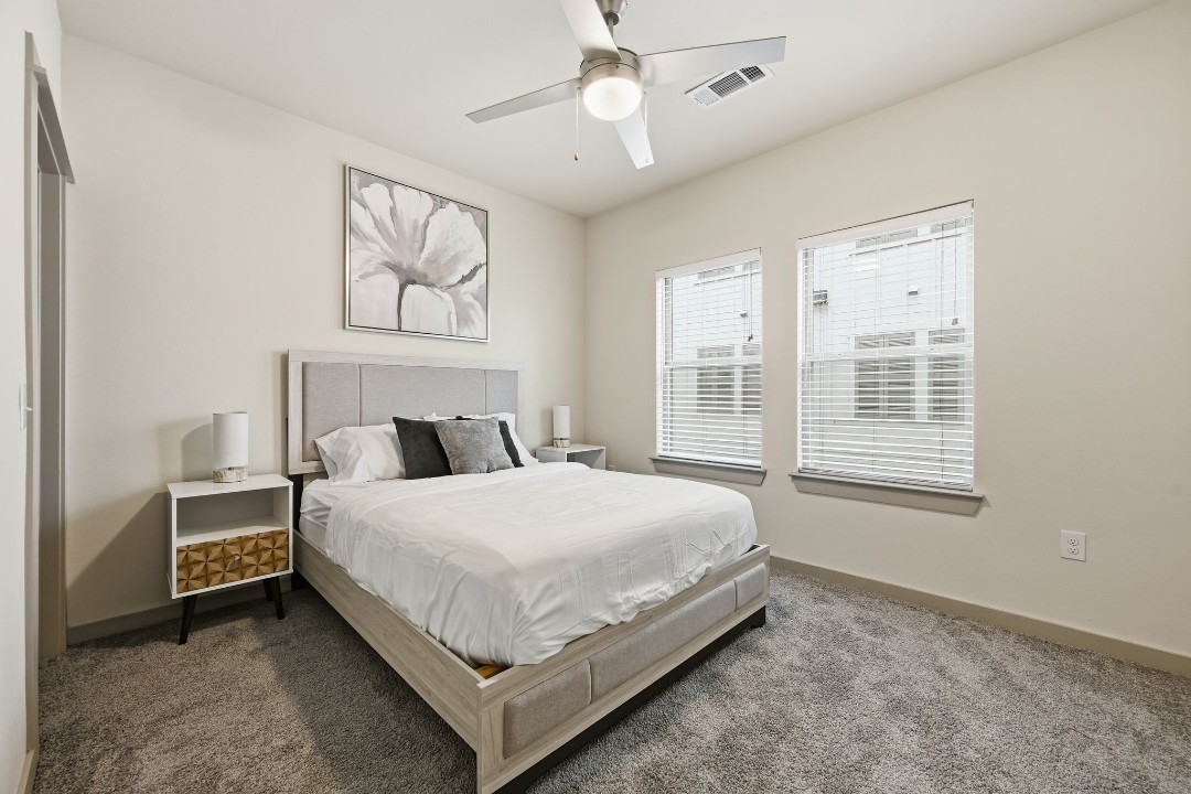 Chisholm Trace · Unit 327 2/2