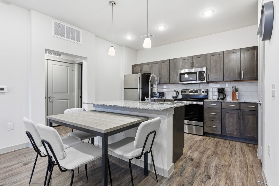 Chisholm Trace · Unit 1035 1/1