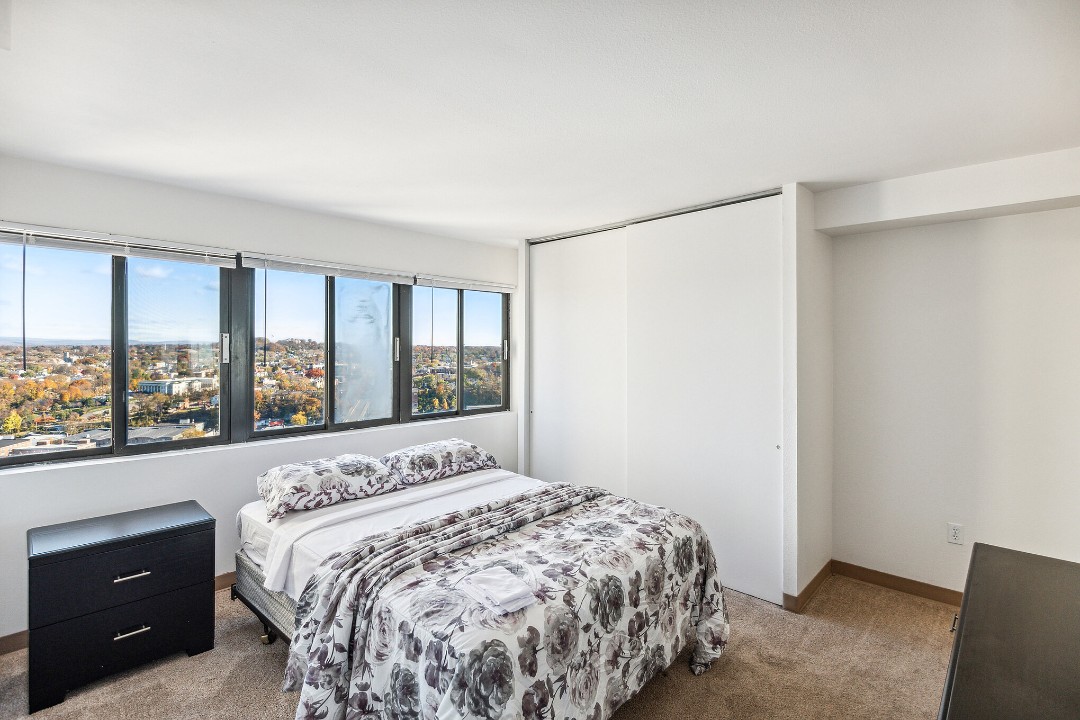 Pa Place 2401, 2br
