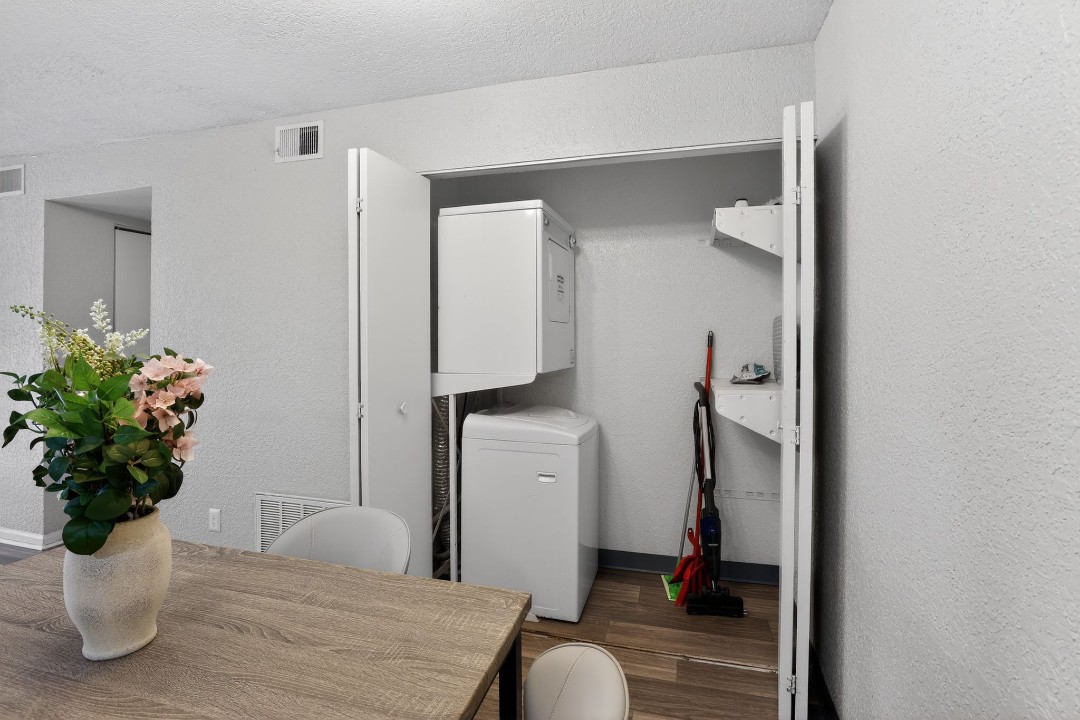 Hillcrest 8330E · Unit 2/1