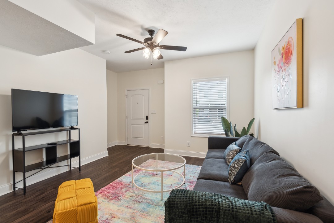 Alto · Unit Q8 2bd/2.5 bth