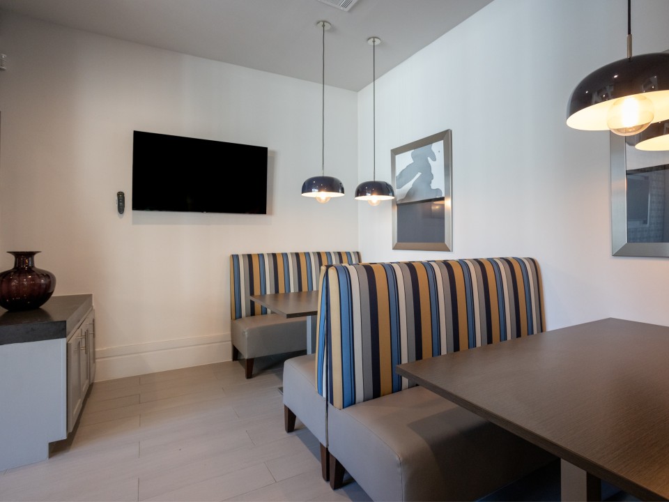 Smart Living Cullen, · Unit 3305 1/1