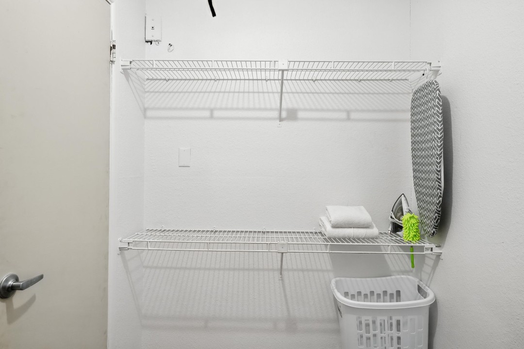 Mueller Flats · Unit 1223 2/2
