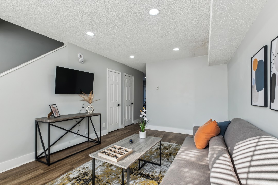Brentwood Hills, S6 - 2/1.5