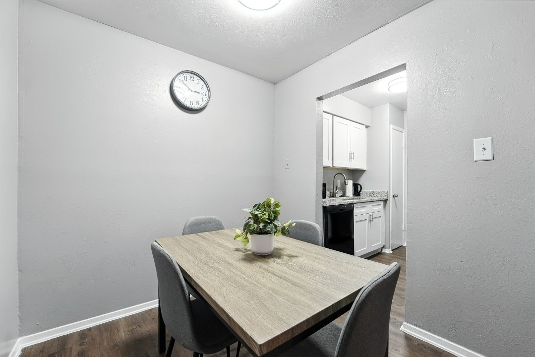 Eureka village · Unit 221 1/1