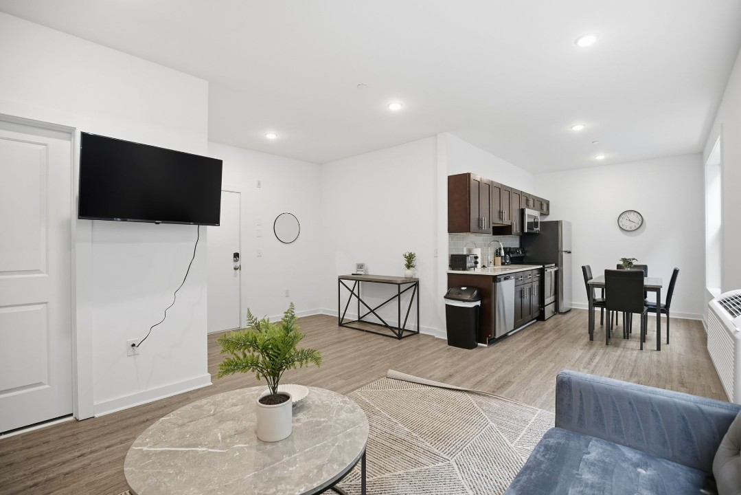 Fairmount Square 1528- 3C · Unit 1/1