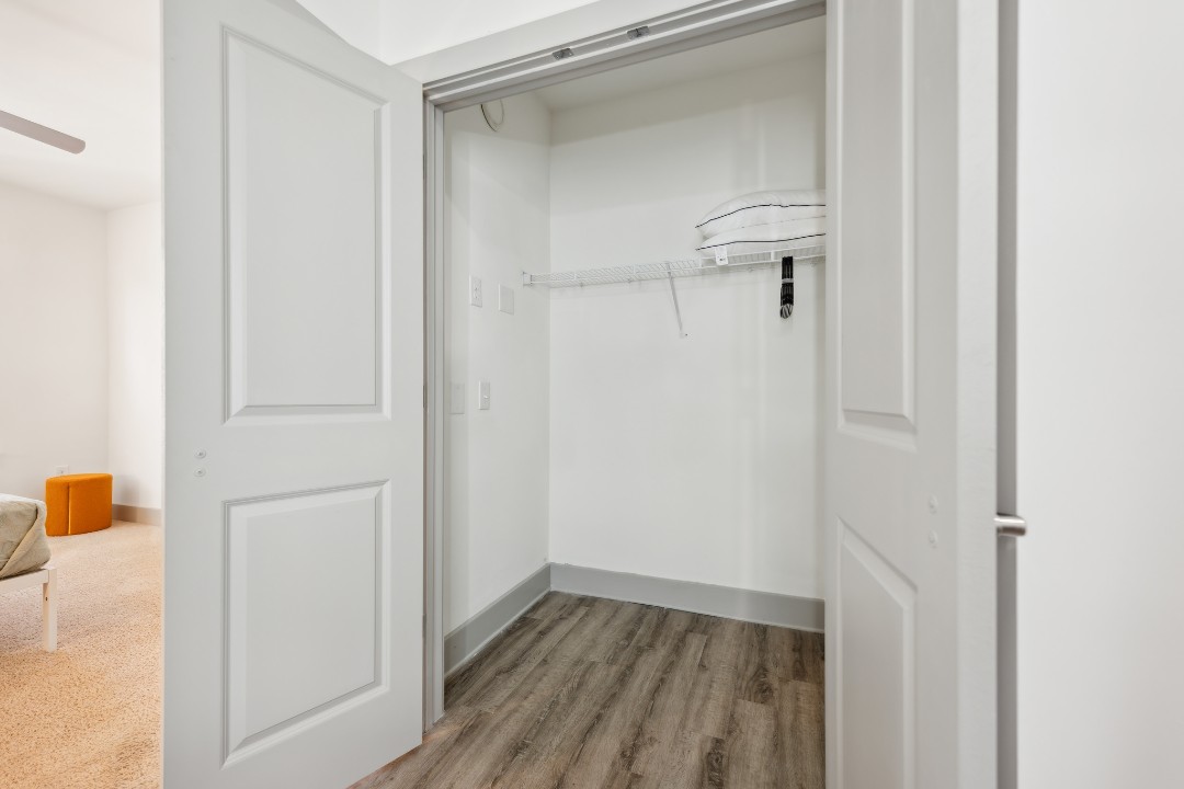 Overlook at Farragut 2103, 1BD/1BA