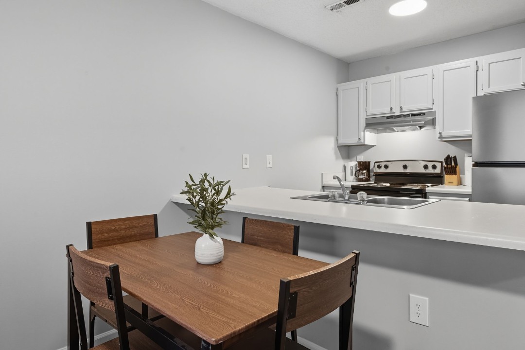 Meadowbrook 254-301 1bd/1bd