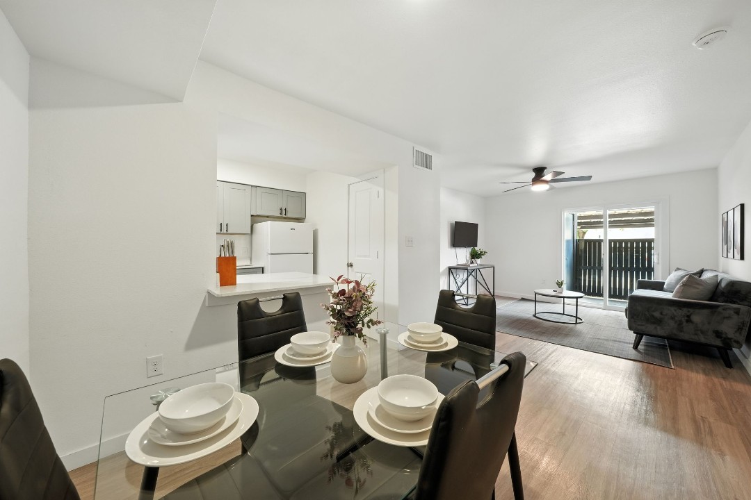 Mueller Flats · Unit 1607 1/1