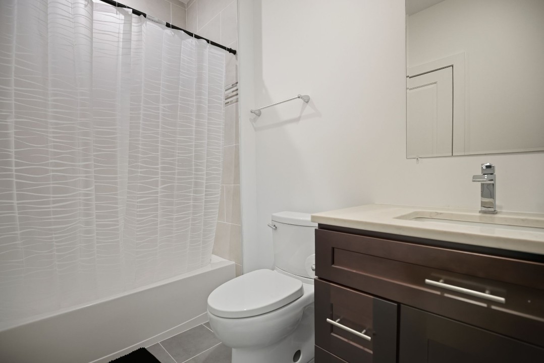 Fairmount Square 1528-2D · Unit 1/1