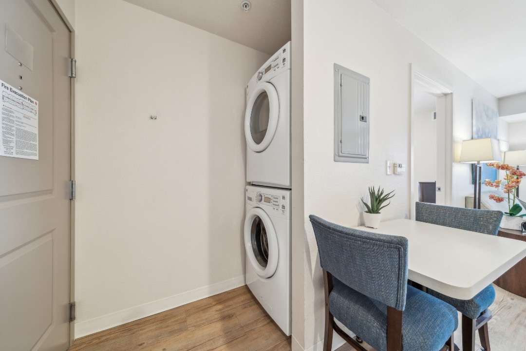 Simplicity At the Rim · Unit 1303  1/1