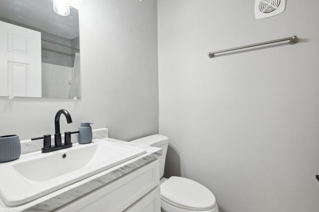 Brentwood C2 - · Unit 1/1