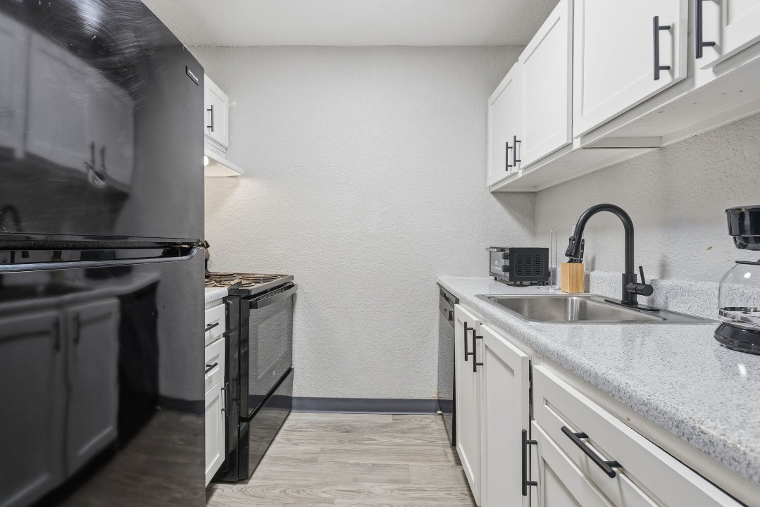 Hillcrest 8330F · Unit 1/1