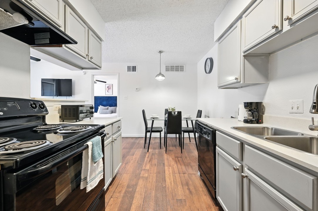 Mueller Flats · Unit 1508 1/1