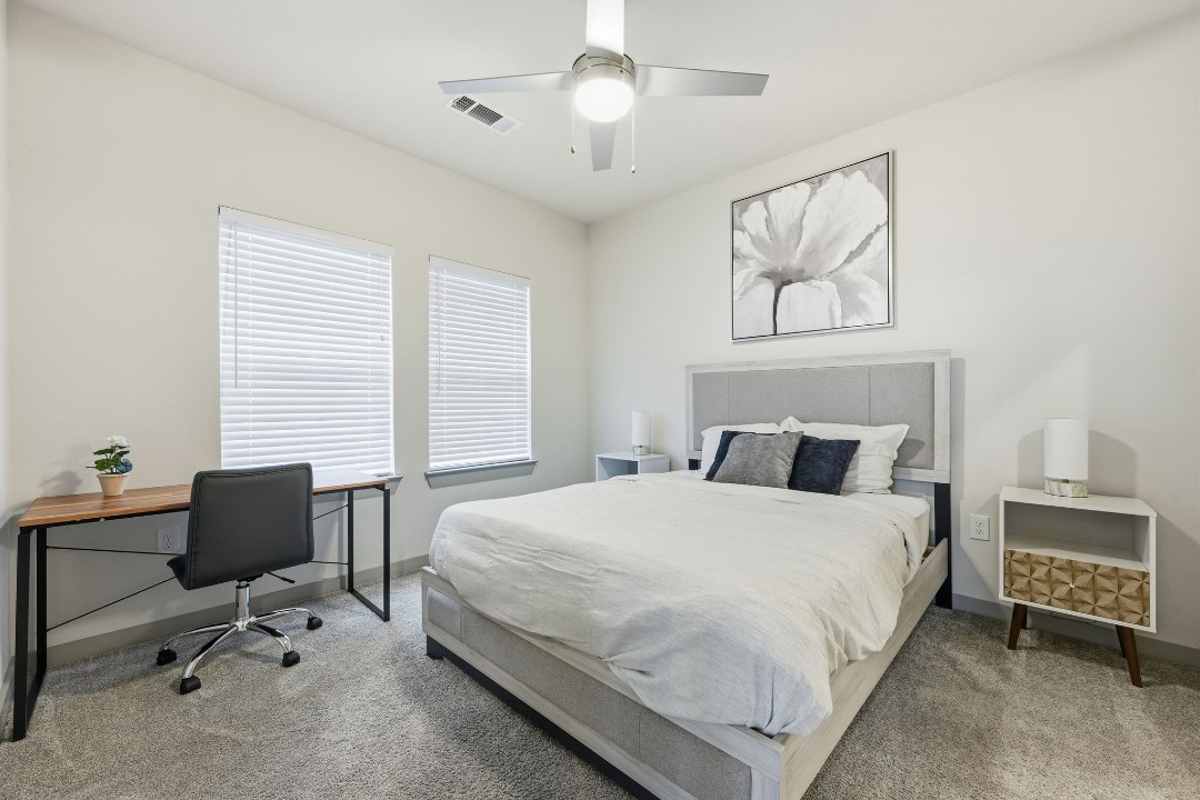 Chisholm Trace · Unit 232 2/2