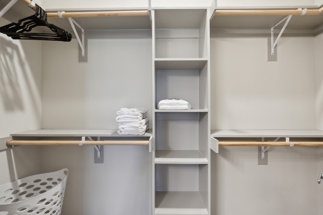 Chisholm Trace · Unit 222 2/2