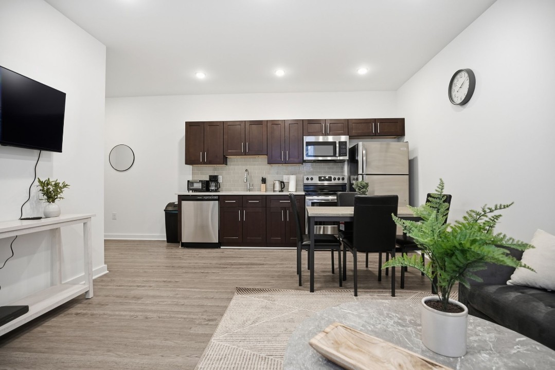 Fairmount Square 1528-3D · Unit 1/1
