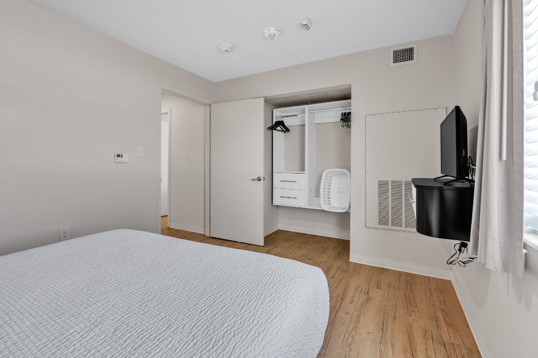 Simplicity At the Rim · Unit 1402 3/2