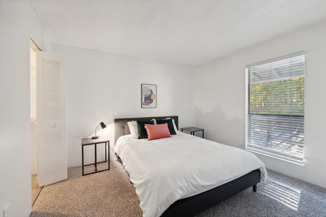 2 Bedrooms · Signature layout