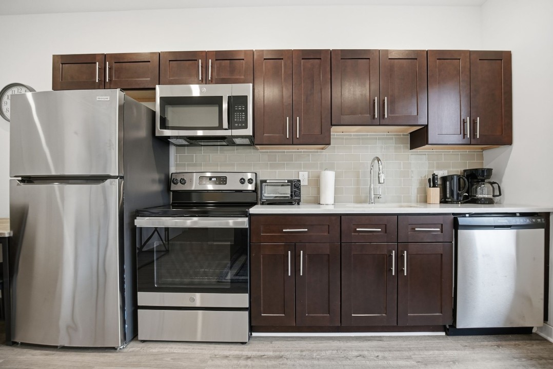 Fairmount Square 1528-2F · Unit 1/1